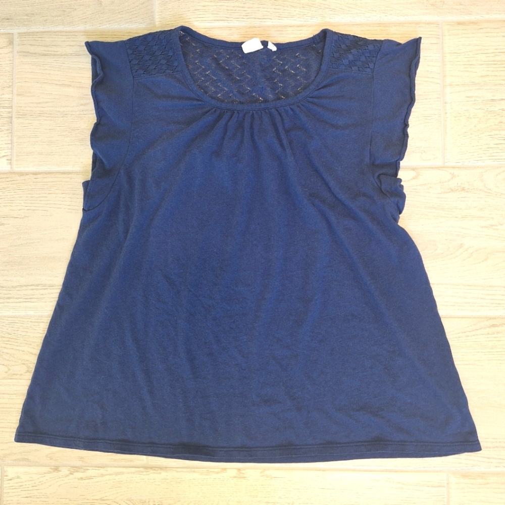 Gap women's blue short-sleeved shirt with lace neckline - size medium